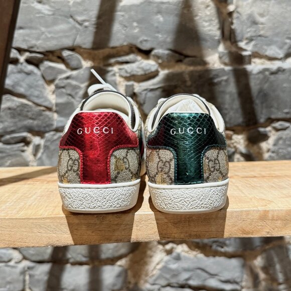 Gucci Bee Print GG Supreme Ace Low-top Sneakers - Picture 4 of 11